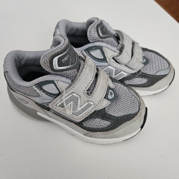 New Balance Toddler Gym Shoes - Picture 3 of 8